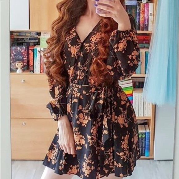 💚SOLD Plunge Neck Floral Dress - Picture 4 of 5